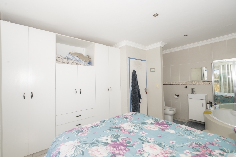 5 Bedroom Property for Sale in Blue Lagoon Western Cape